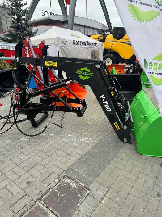 Ładowacz czołowy firmy Agrosped model V-700 Euroramka Montaż Transport