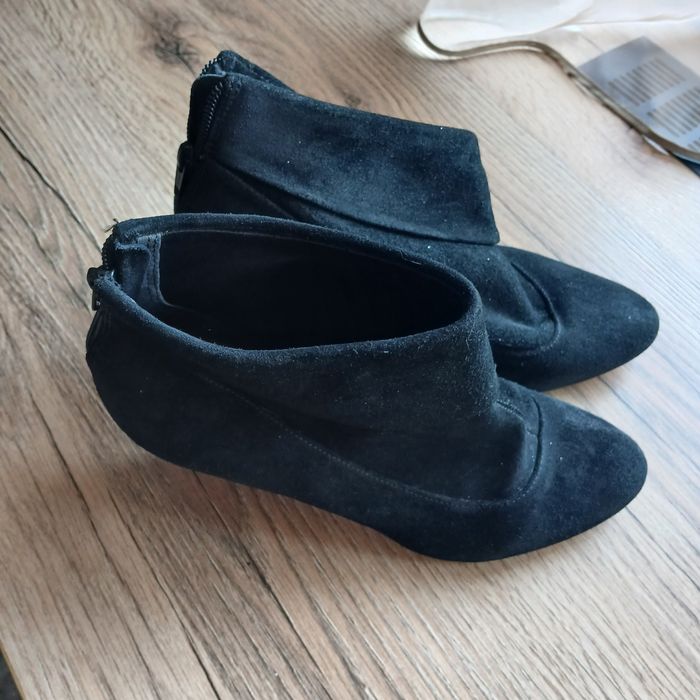 Черевички замшеві чорні.