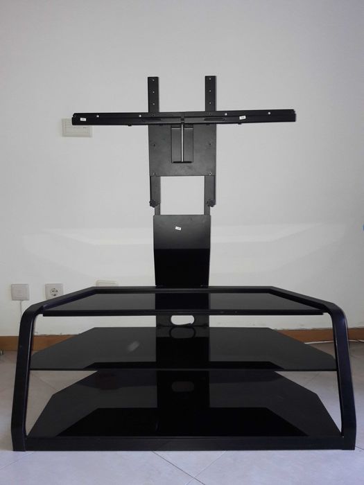 Armário TV em vidro temperado com coluna para fios