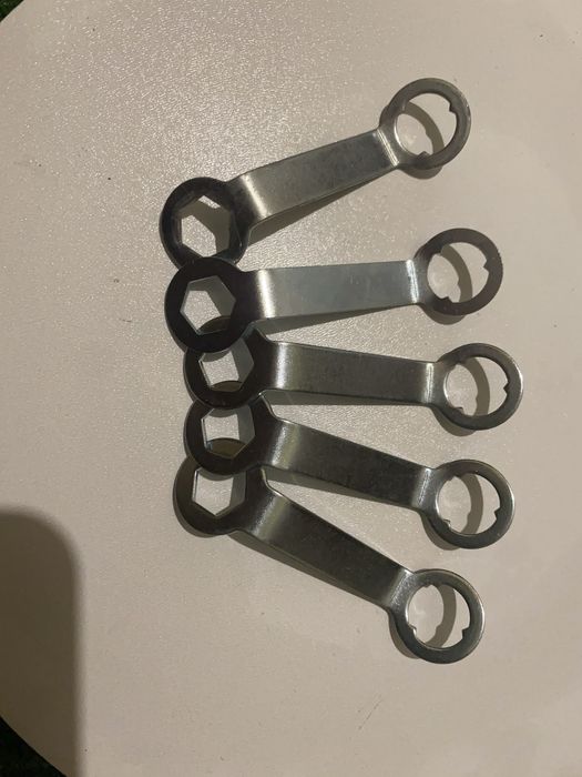 Ключі для футбольних шипів