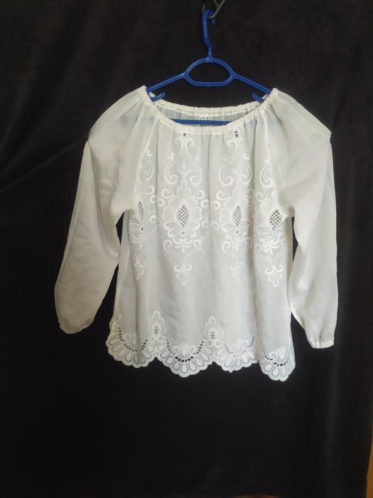 Біла літня вишиванка з китичками L-2XL (48-58 розмір)