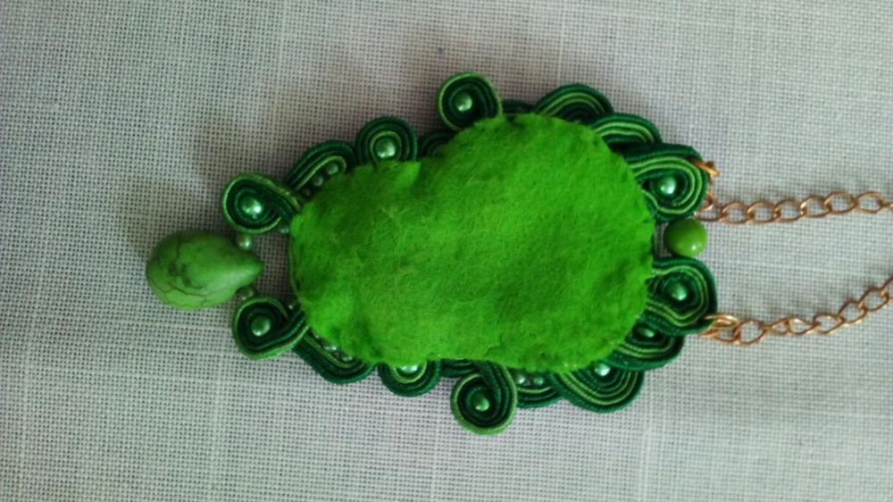 Komplet sutasz zielony wisiorek i kolczyki