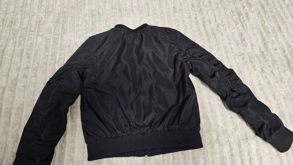 Продам бомбер H&M