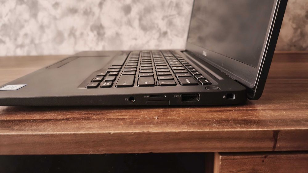 Dell Latitude 7400 | i5 | 24GB RAM | Win 11 Pro |  512GB NVMe!