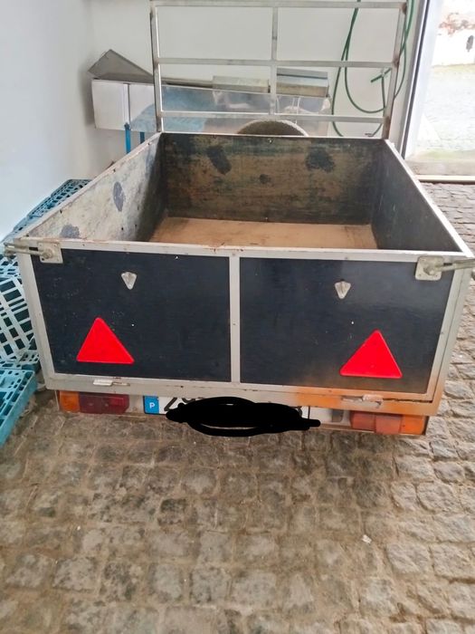 Reboque  usado com molas