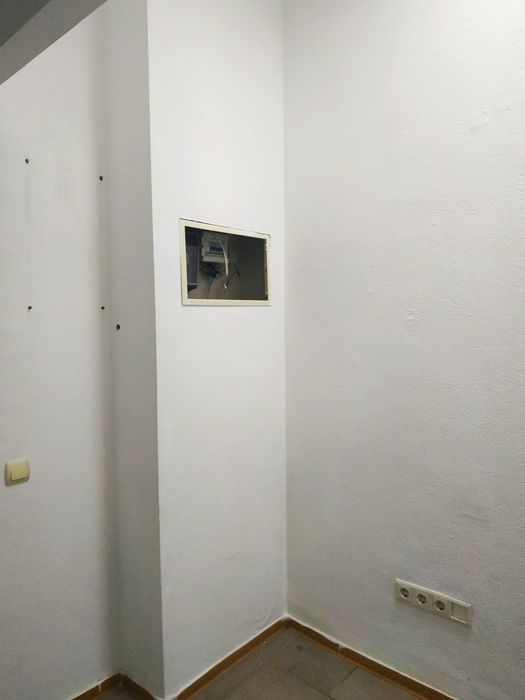 Аренда Помещения свободного назначения  Днепровский район пр-кт Мира 13 1/5к 50м шикарное месторасположение, всё есь рядом! 18000грв