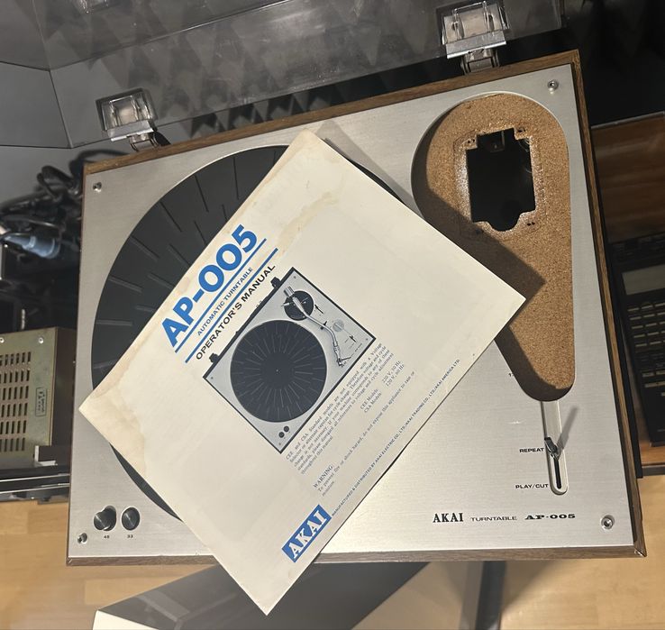Akai AP-005 - Gira discos vintage - sem braço