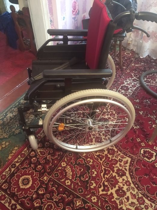 Продам Инвалидную коляскуvitea care vcwk9ac