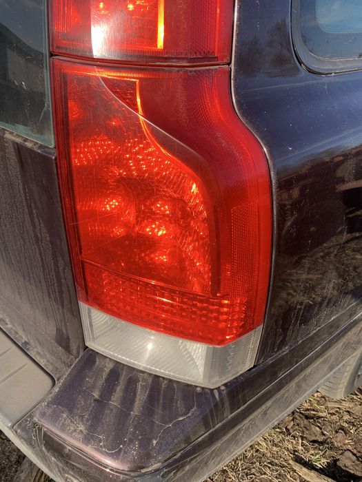 Lampa prawa dolna górna prawy tył volvo v70 ii xc70 i lift