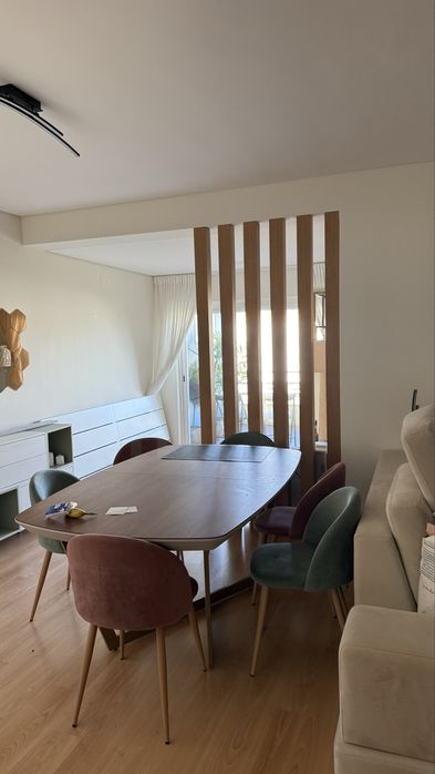 MESA de jantar extensivel e 6 CADEIRAS veludo