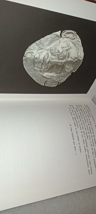 Antigo livro a mitologia  com estampas