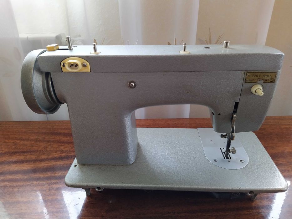 Швейна машинка Чайка 142 М