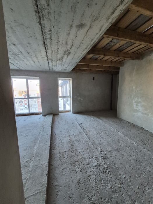 Велика двохярусна квартира в центрі міста (125,7 м²)