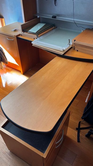 secretaria estante em bom estado