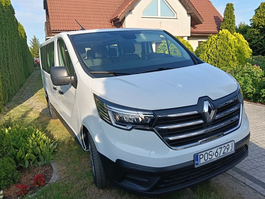 Wynajem busa Renault Trafic 9 osobowy