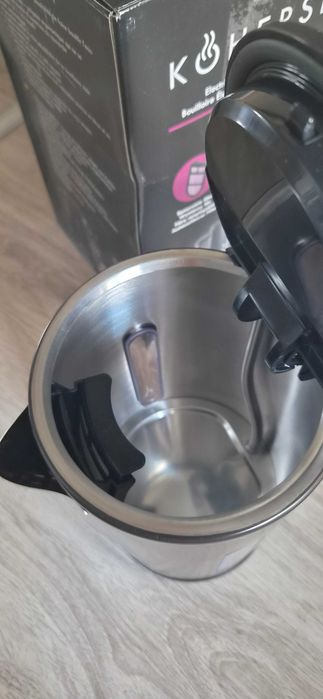 Czajnik elektryczny czarny metalowy stalowy bezprzewodowy Kohersen 3000W