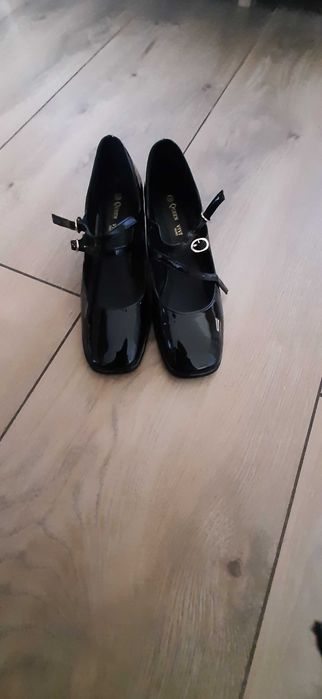 Sprzedam buty lakierki