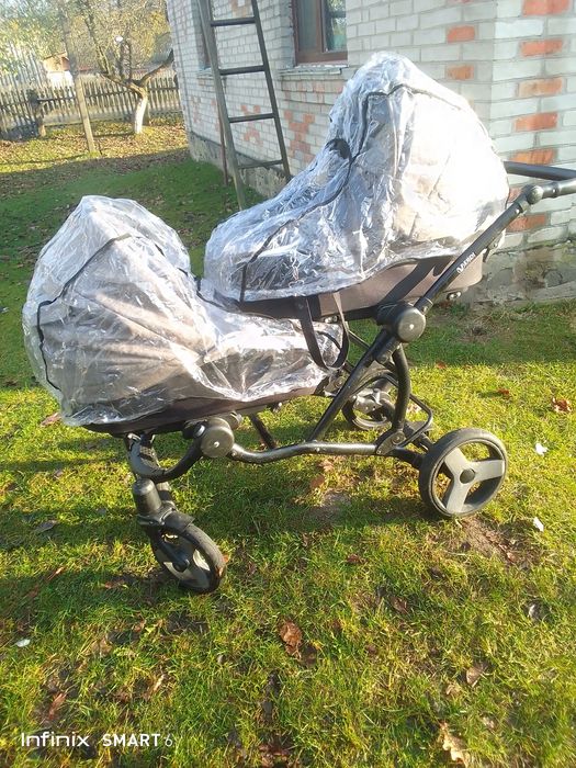 Каляска для двійнят