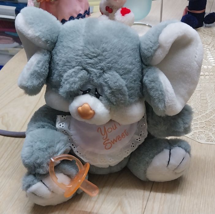 Ratinho bebé de peluche  com chucha