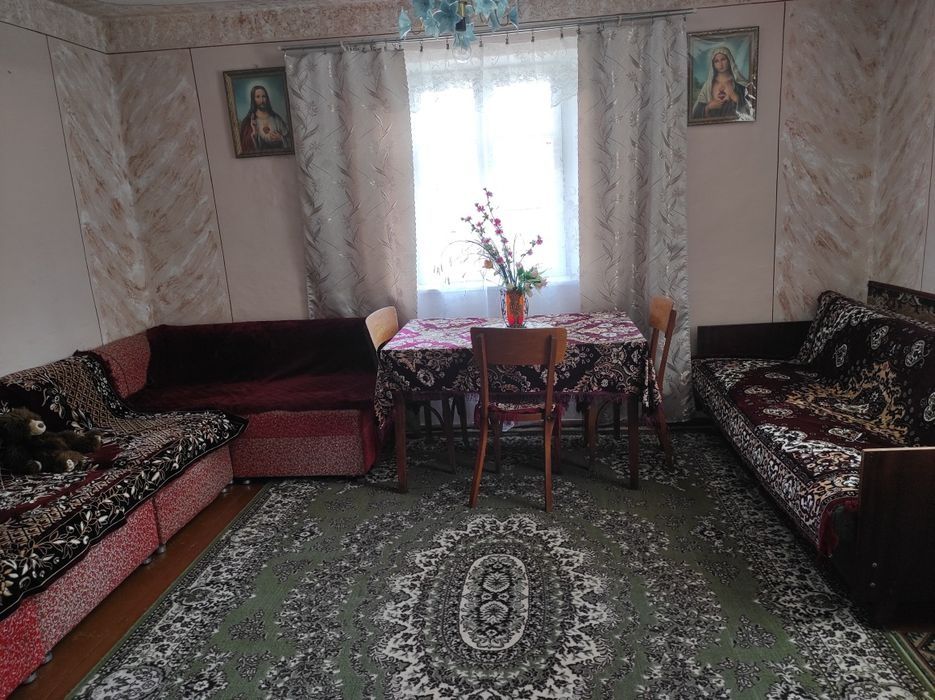 Будинок в селі Антонів