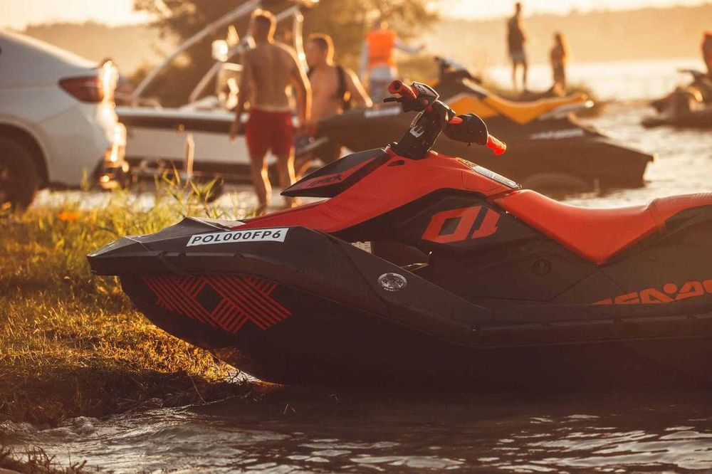 Skuter Wodny Wynajem | Sea-Doo 60 KM, 90 KM, 300 KM | Rezerwacje Indywidualne i Grupowe Jazda Skuterem Wodnym – Wynajem i Zabawa