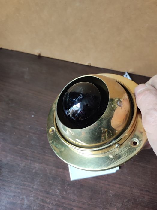 Oświetlenie punktowe obrotowe z czerwoną żarówka