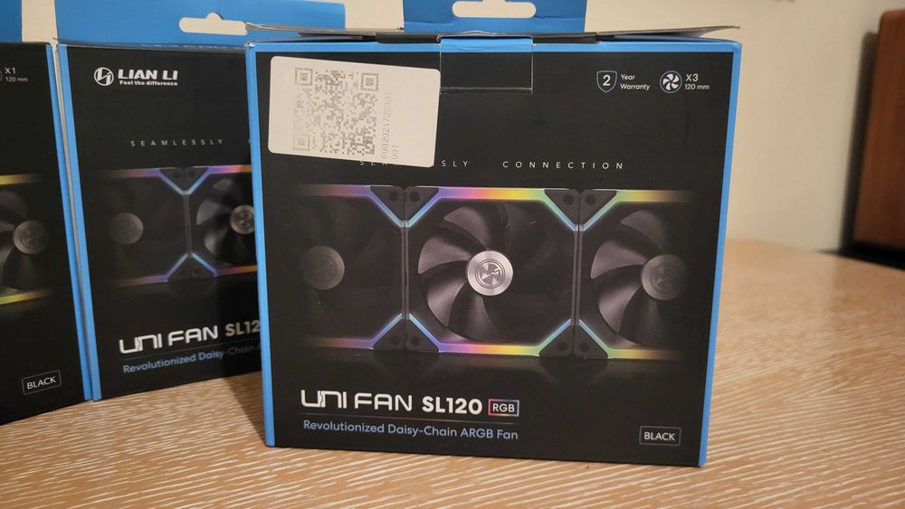 6 Lian Li UNI Fan SL120 RGB Fans + Controller64284285881473121