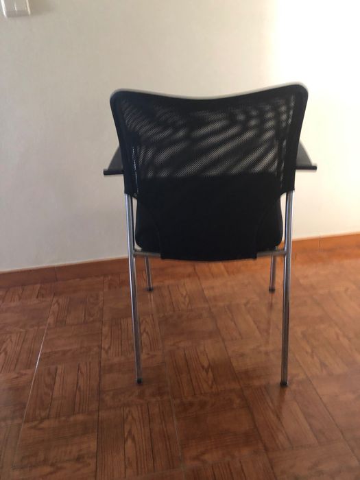 Cadeira de tecido preta