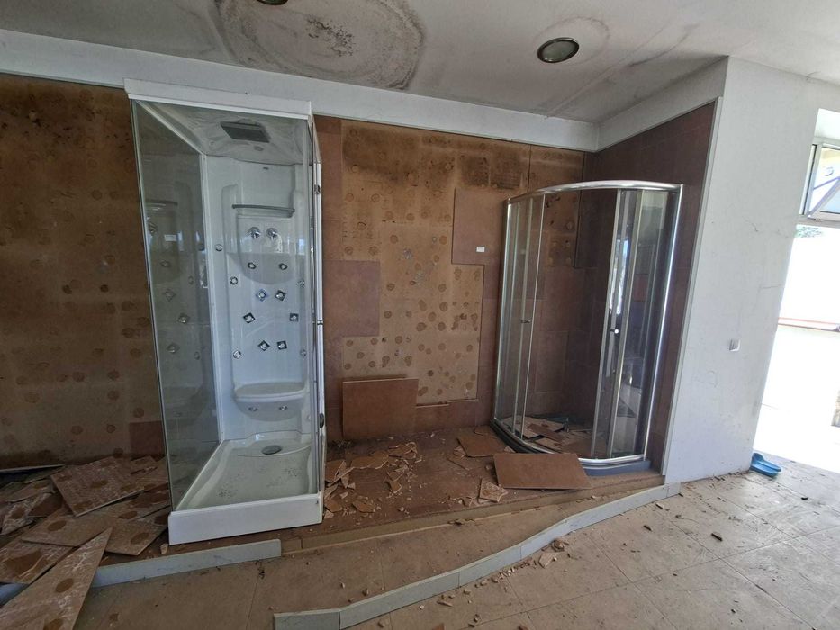 Material Sanitas, bidés e lavatórios, bases duche, banheira hidromassagem vários, material novo nunca usado