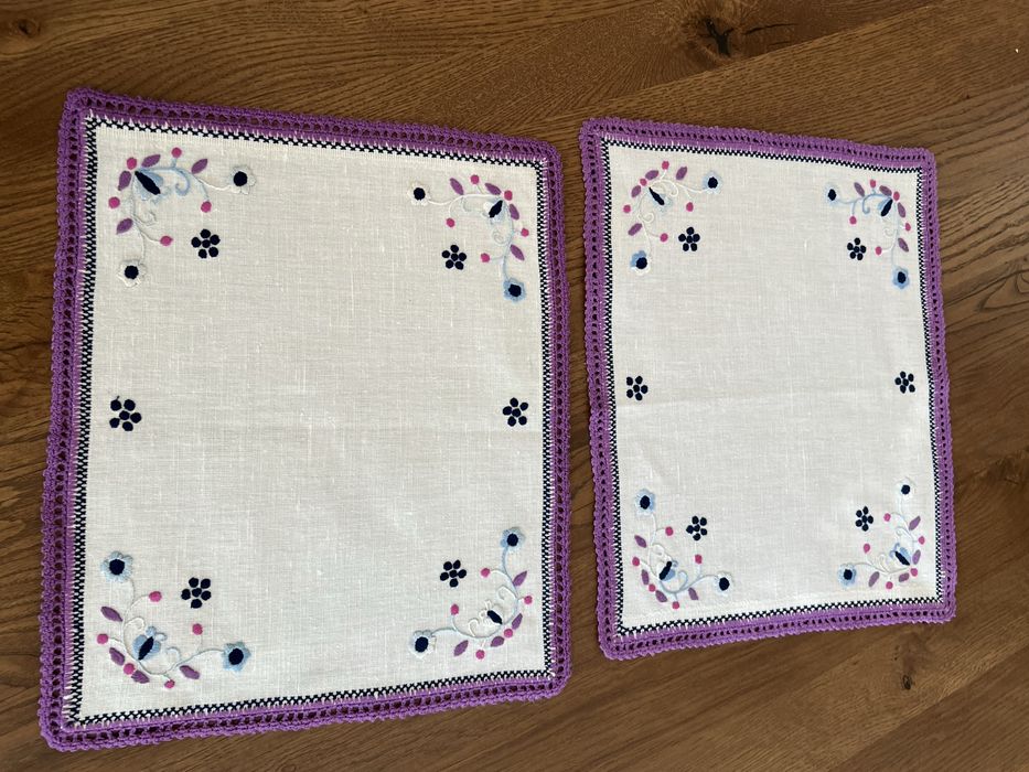 Ręcznie wykonane i haftowane serwetki - 2 sztuki - nowe- 30x37 cm