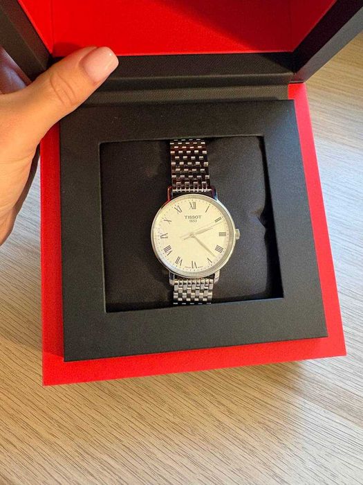 Продаю годинник Tissot Everytime 34 mm