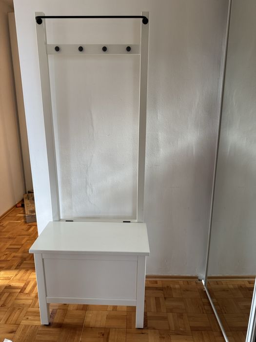 Wieszak do przedpokoju z ławką / skrzynią – biały