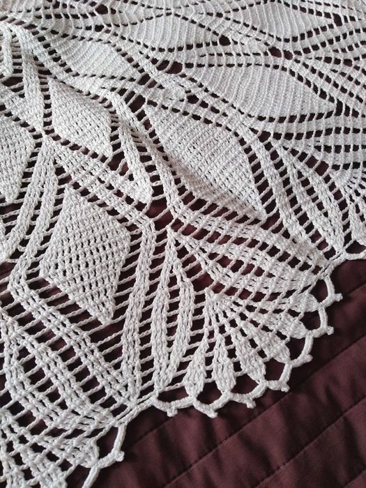 Biały obrus szydełkowy 88 cm