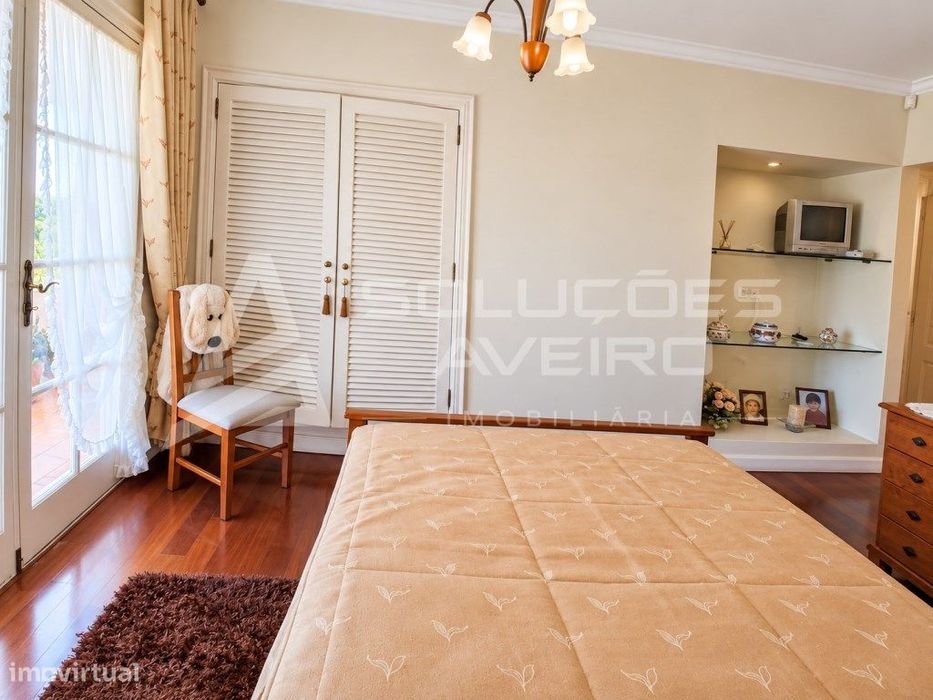 Moradia T4+1 | Piscina Coberta | Ginásio | Dois Lotes Urbanos | Cen...