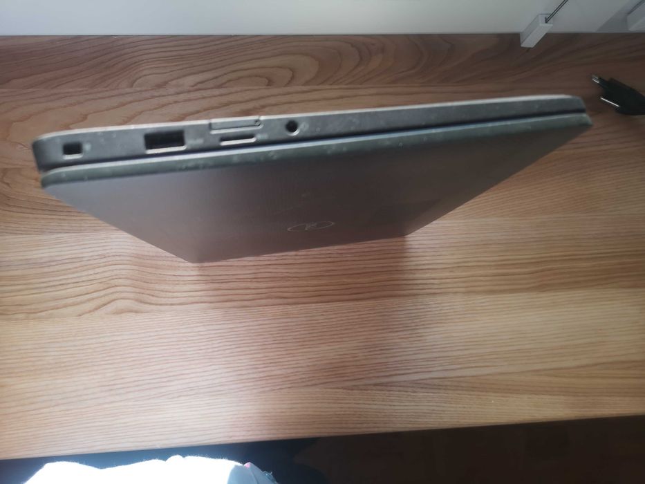 Laptop Dell Latitude 7300 z systemem Windows 11 bdb stan.