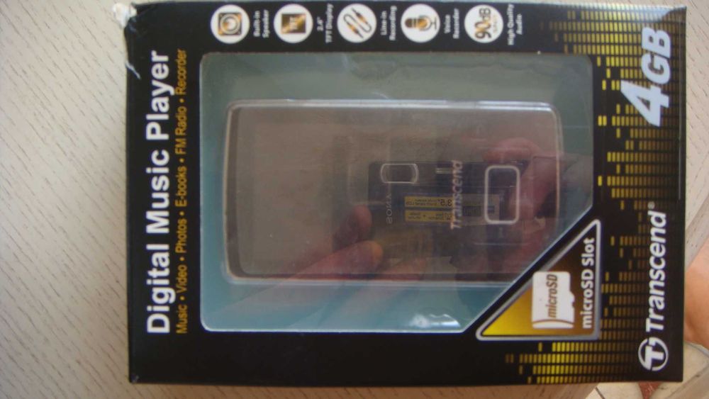 TRANSCEND MP870 Digital Music MP3 MP4 Player FM Radio 4GB плеер