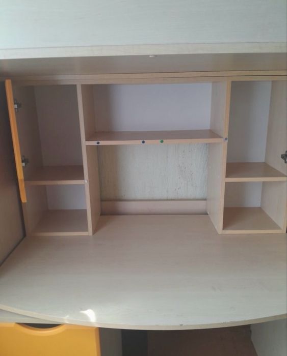 Дитячі меблі: двоповерхові ліжка 190 см, шафи, стіл, комод