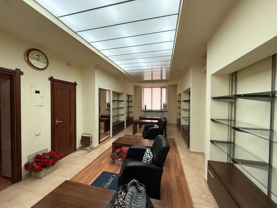 Продаж комерційного приміщення в центральній частині міста