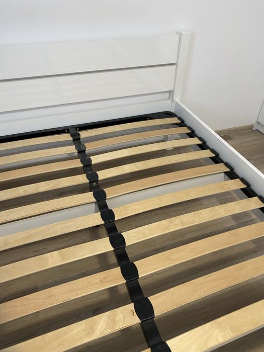 Sprzedam stelaż łóżka (140x200)