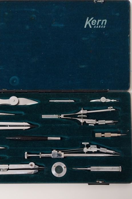 Conjunto de compasso antigo da Kern