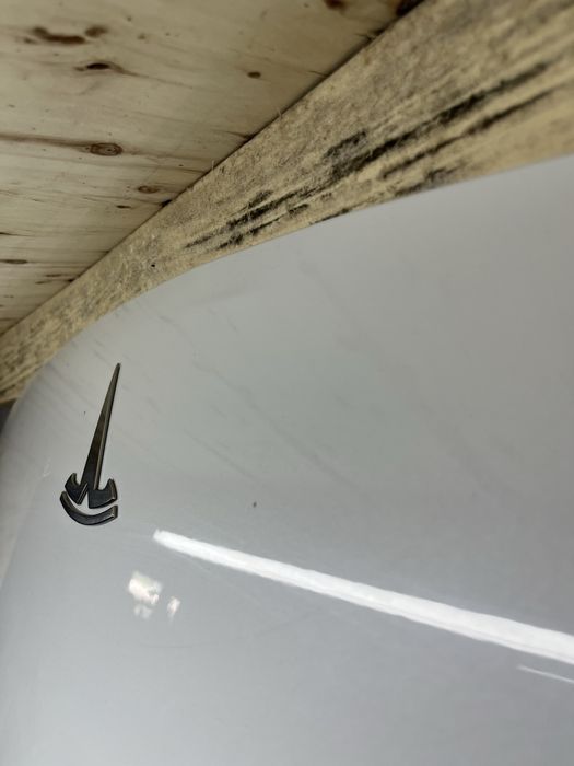 Капот Tesla Model 3 Highland