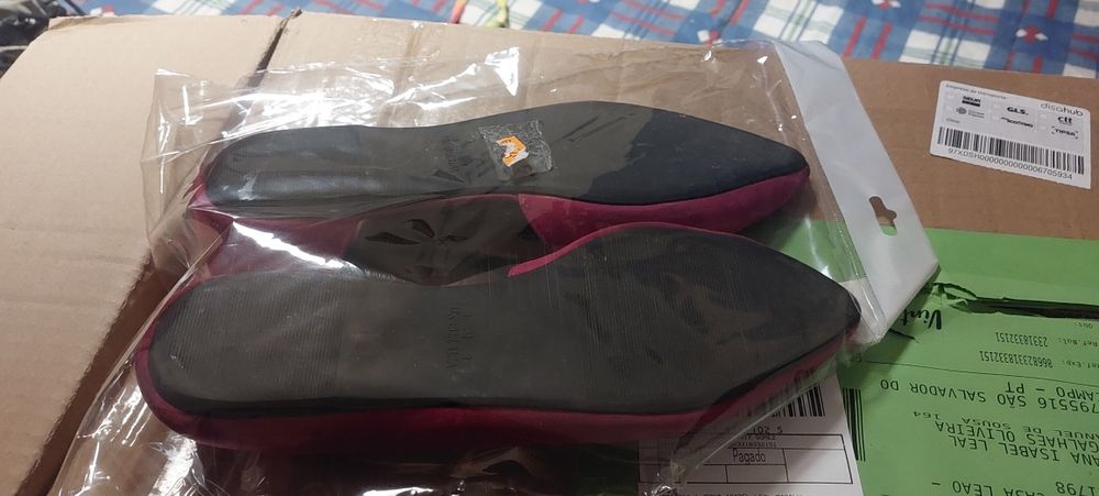 Dois pares de sapatos rasos