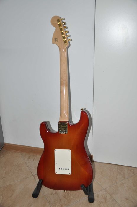 Fender Squier 40th Anniversary Strat SSB Limited Edition.