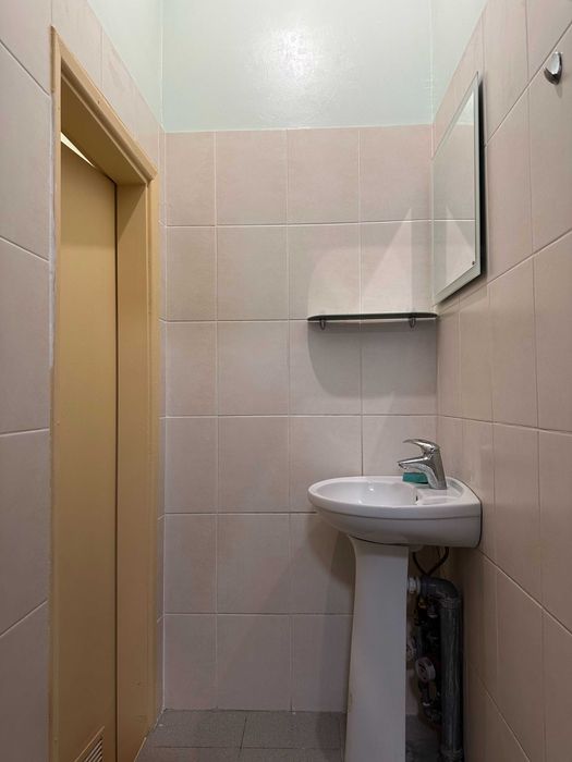 Аренда кабинета 10 кв.метров возле Севастопольской площади, ул.Пулюя 5