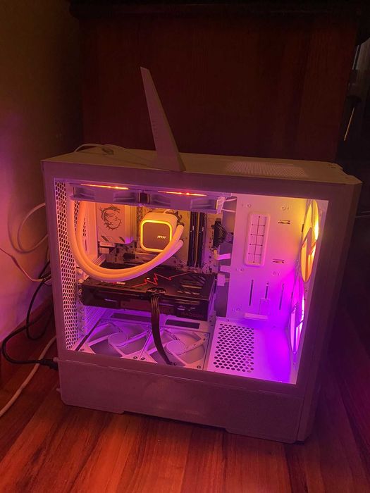 Torre Gaming. Ryzen 7800x3d + 9060XT 16GB + 32GB RAM