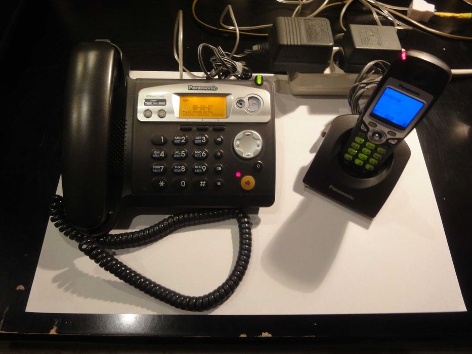 Цифровий бездротовий телефон з автовідповідачем Panasonic KX-TCD540RUT