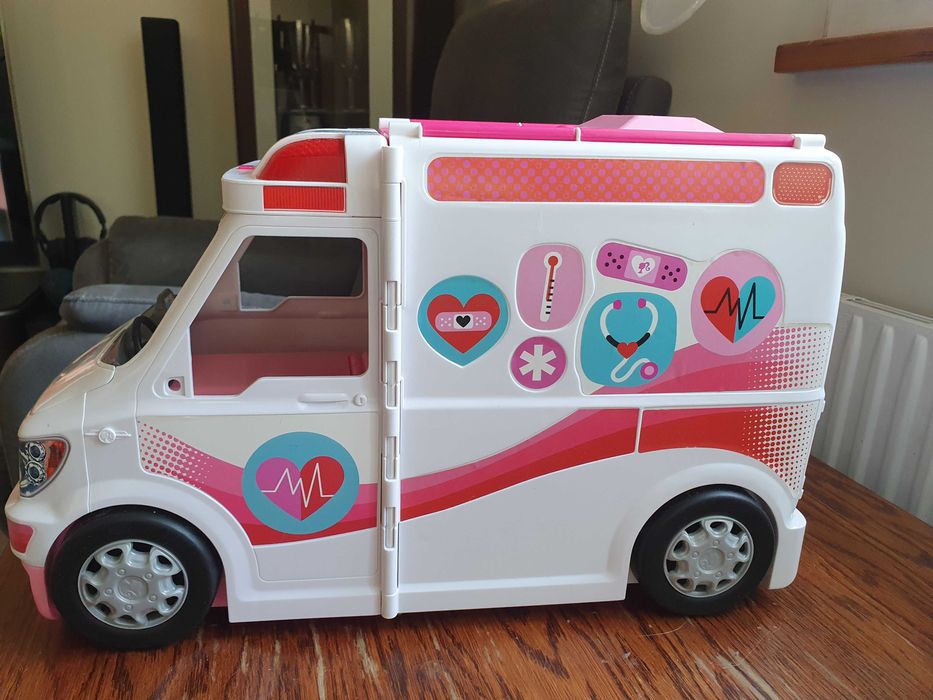 Karetka Barbie.