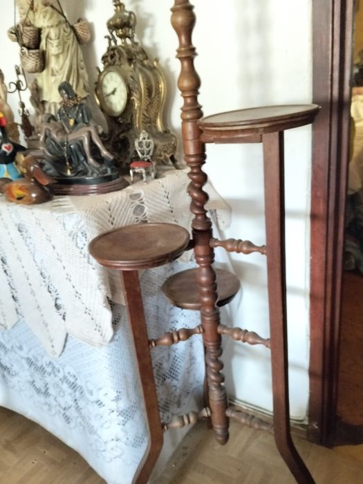Suporte para vasos em madeira