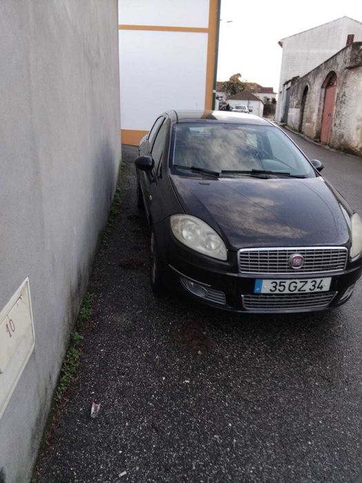 Fiat Línea 2008 com 230.000 km
