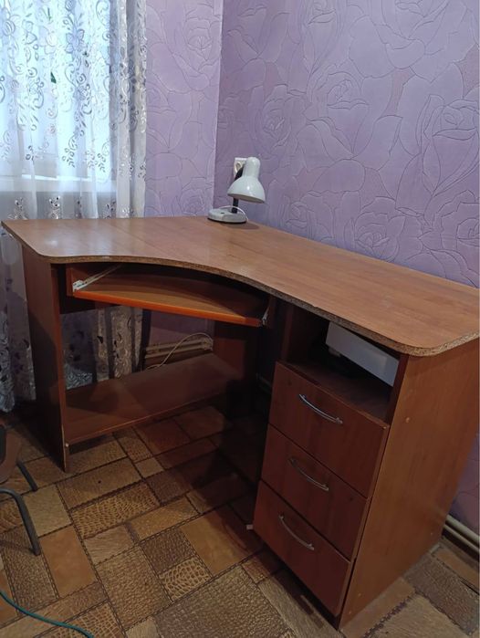 Продам письменый стол